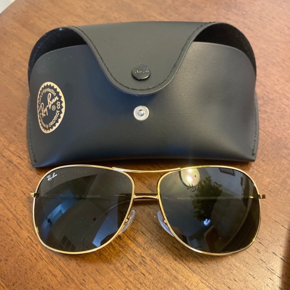 Brand new ray ban sunglasses. Never been worn!